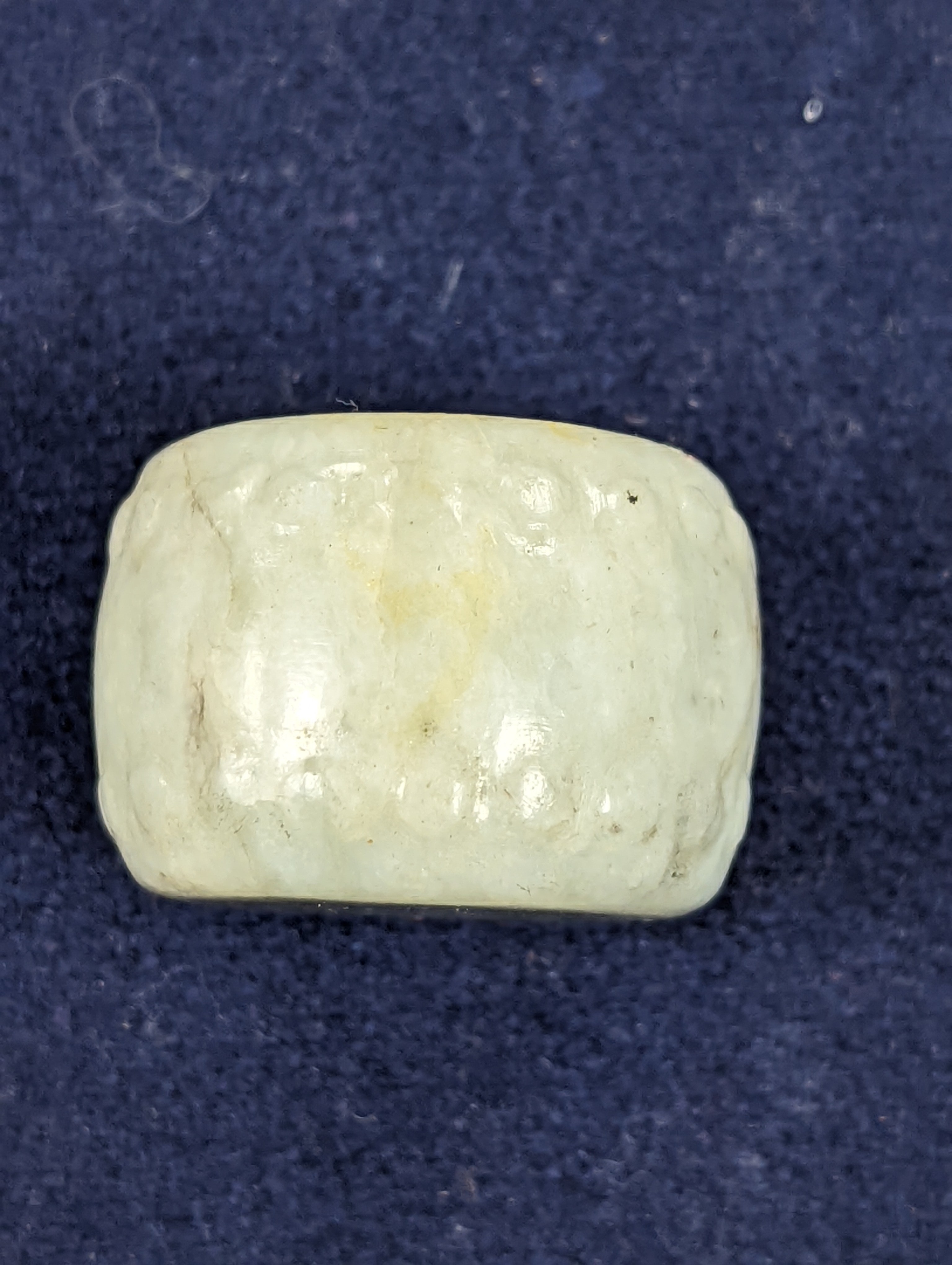 A Chinese jadeite model of a drum, 3 cm diameter